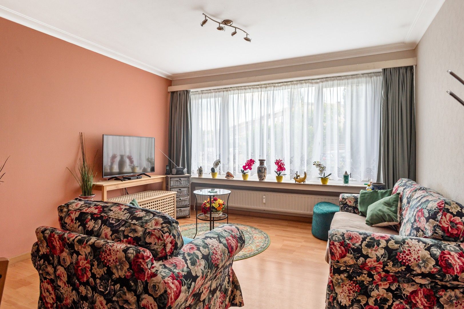 Gelijkvloers app. met terras & garage in rustige buurt foto 6