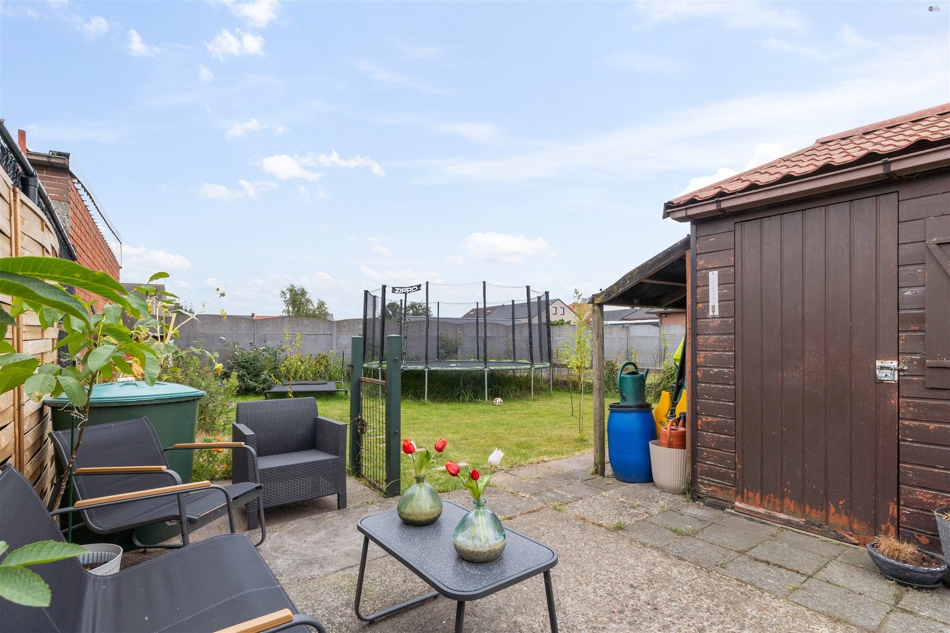 verzorgde woning met brede oprit en garage foto 17