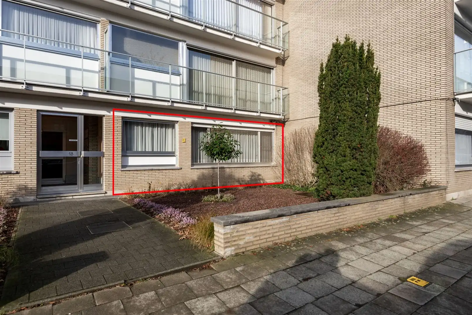 Ruim gelijkvloers appartement met tuin en garagebox foto 16