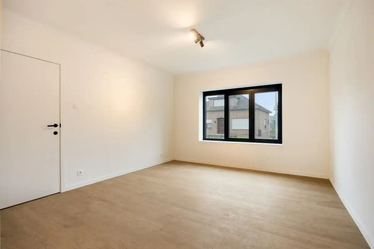 Volledig gerenoveerde halfopen bebouwing met 3 slaapkamers, tuin, terras en garage in Kumtich! – EPC 95 kWh/m² - bewoonbare opp. 153 m² foto 4