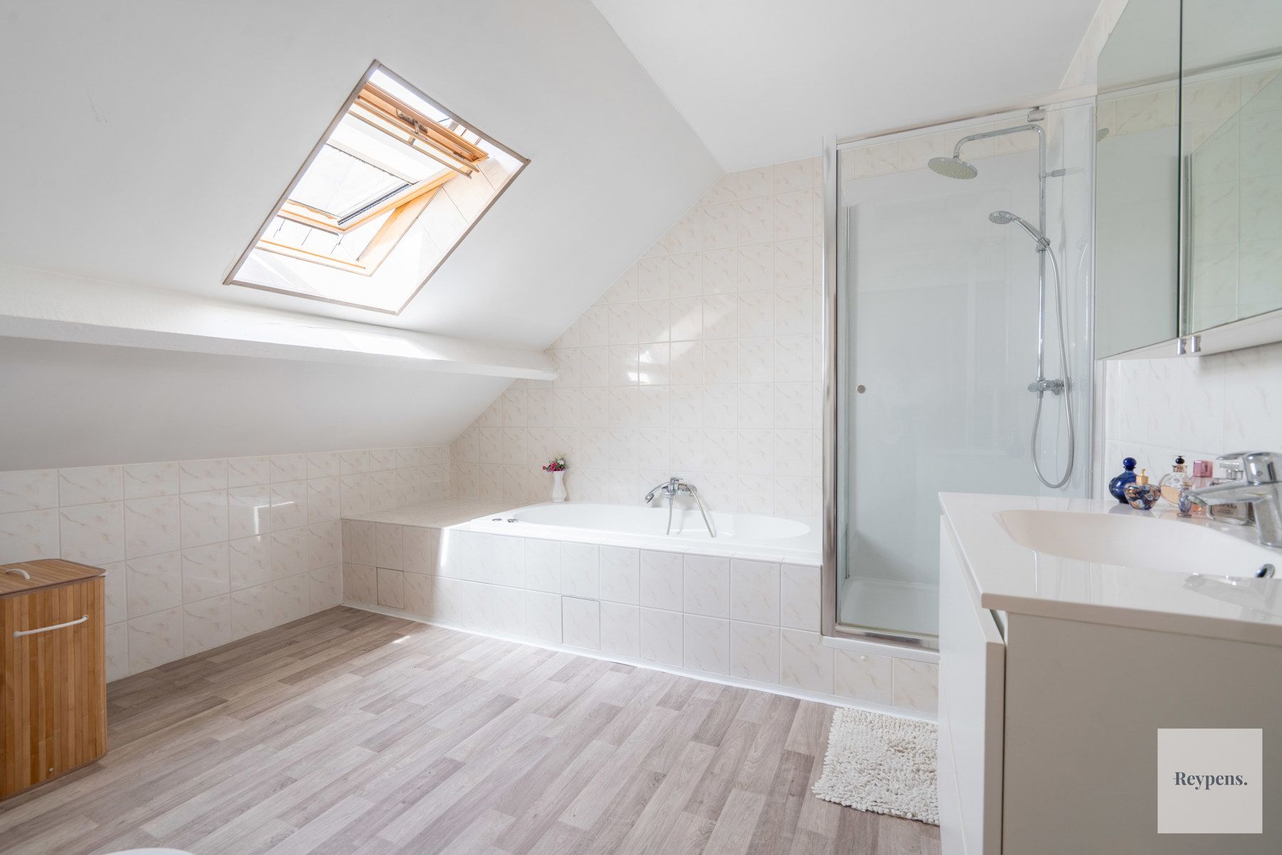 Ruim appartement in het hartje van het centrum! foto 13