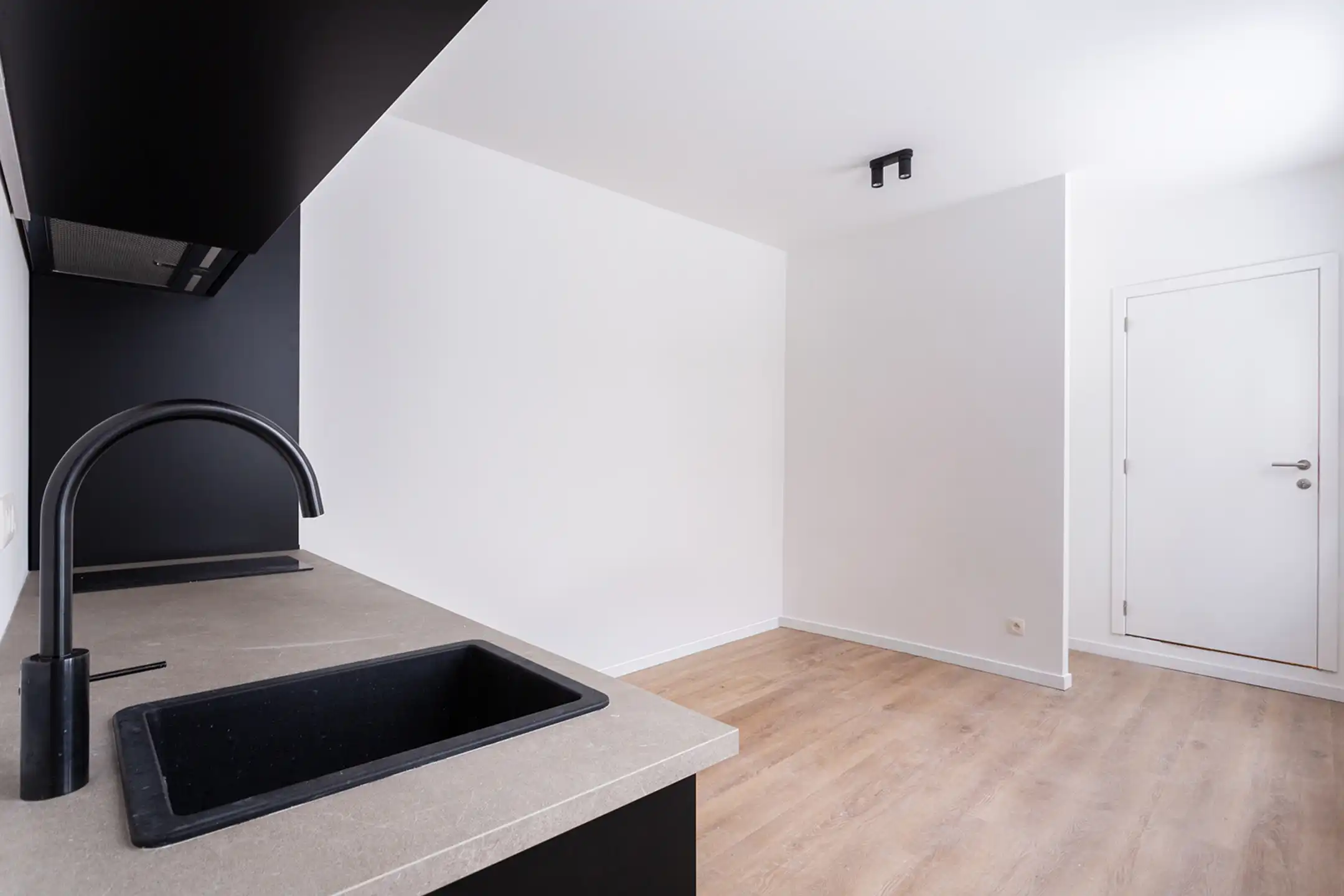 Gerenoveerde opbrengsteigendom met 4 vergunde studio's foto 5