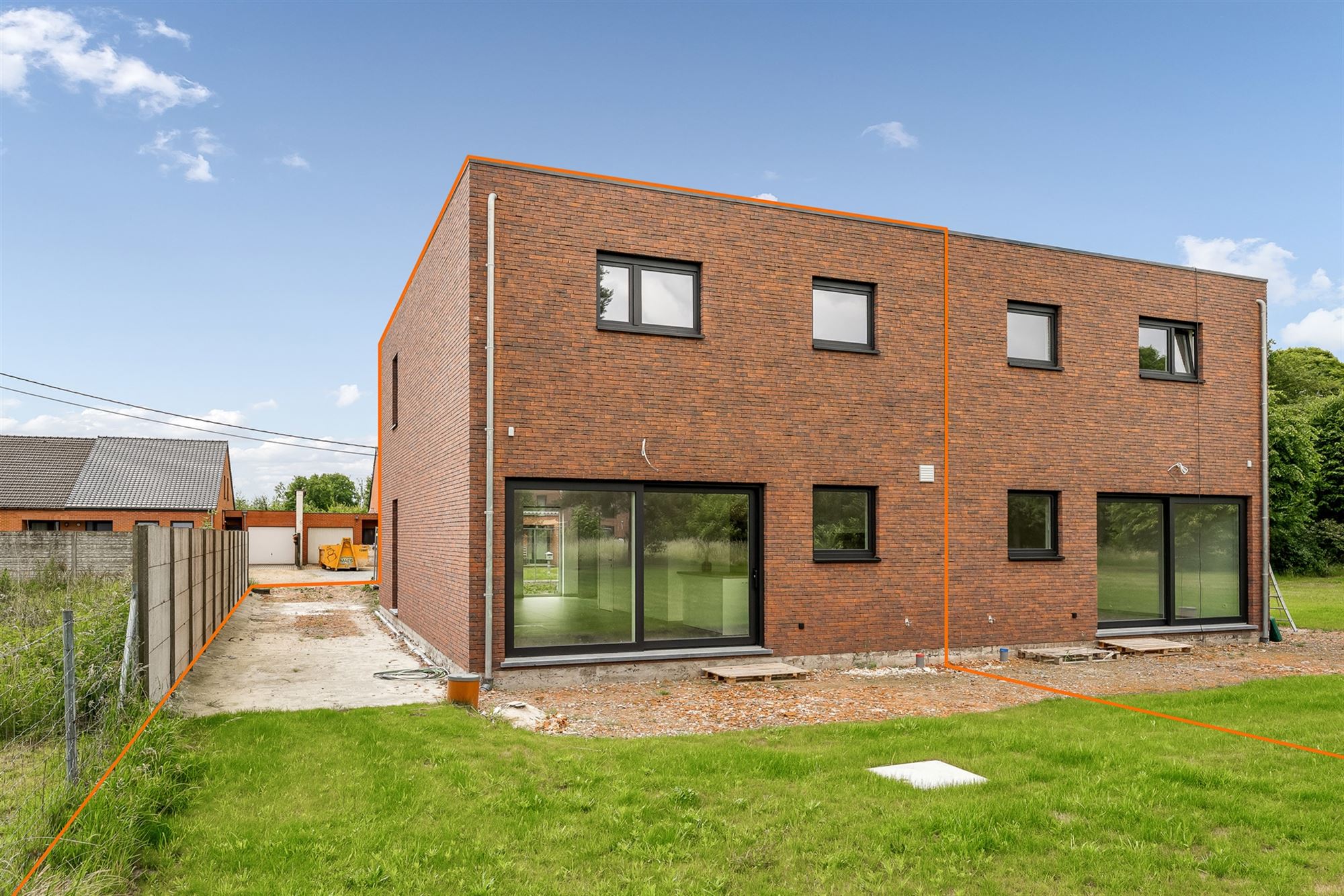 VOLLEDIG AFGEWERKTE NIEUWBOUWWONING IN DOODLOPENDE STRAAT foto 26