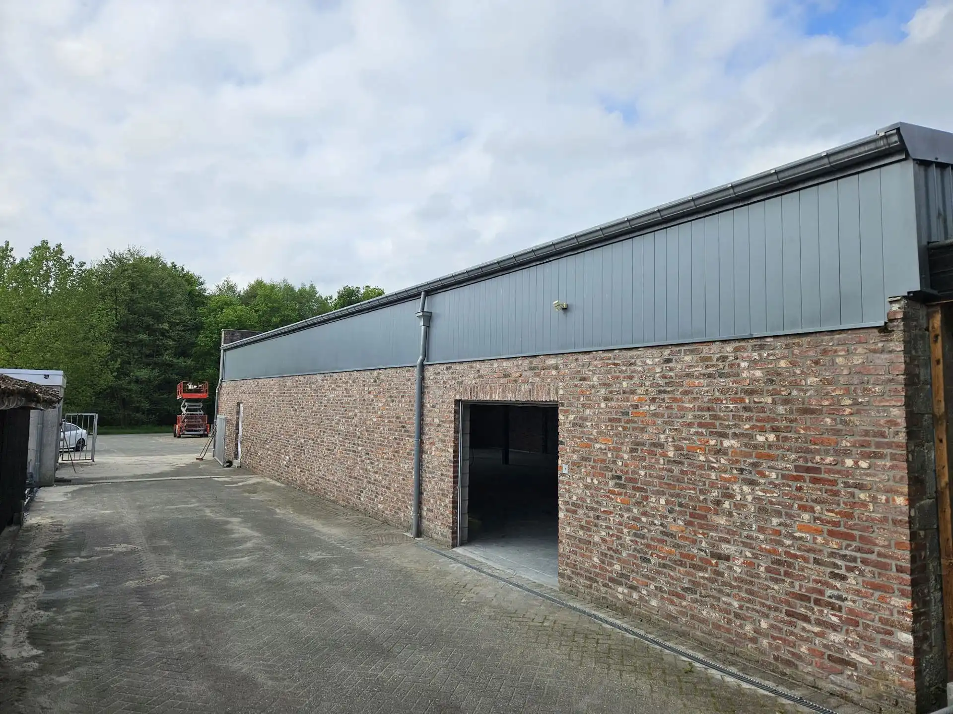 TE HUUR Oudsbergen - magazijn/werkplaats van 293m² foto 8