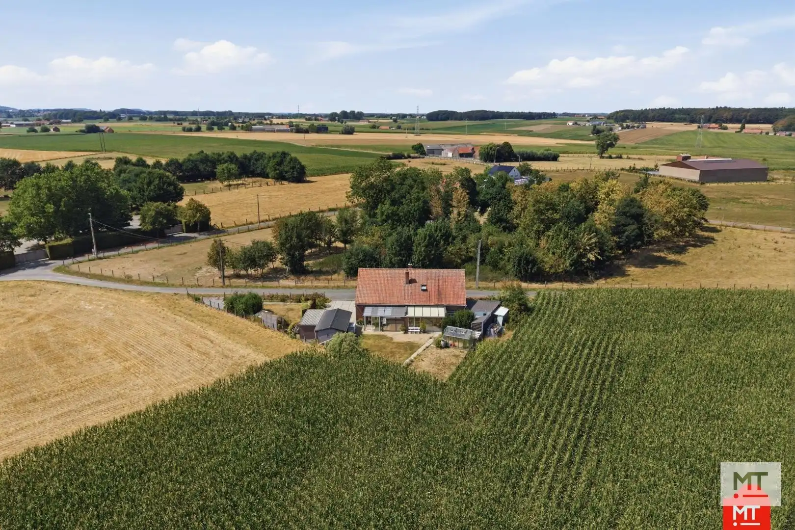 Hoofdfoto van de publicatie: Te renoveren alleenstaande woning op een landelijke locatie in Wijtschate