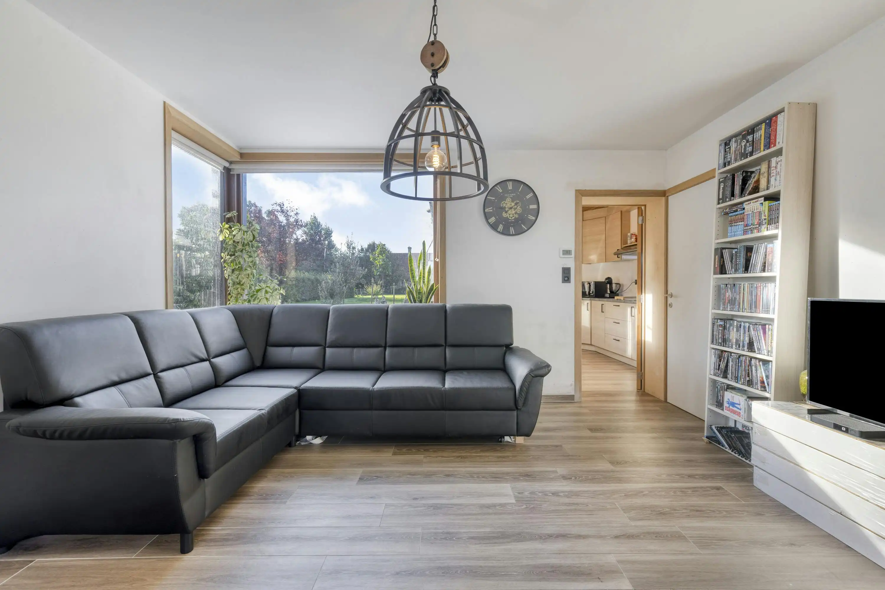 Huis te koop met drie slaapkamers op 1156m² grondoppervlakte foto 5