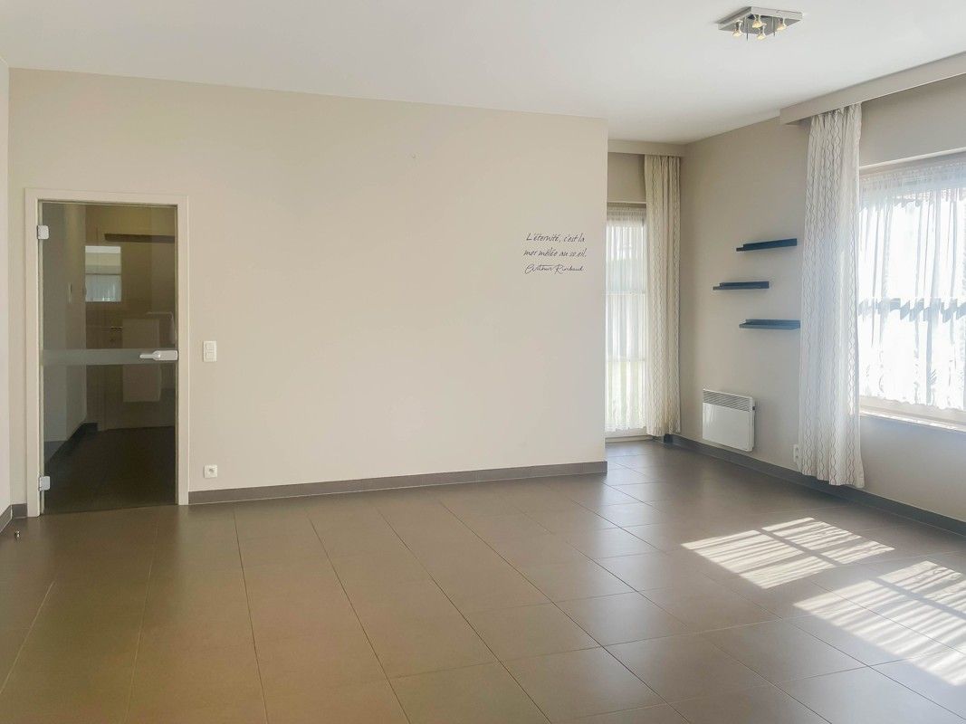 Gezellig gelijkvloers appartement met 2 slaapkamers, zonnige tuin en garage in Sint-Idesbald (Koksijde) foto 4