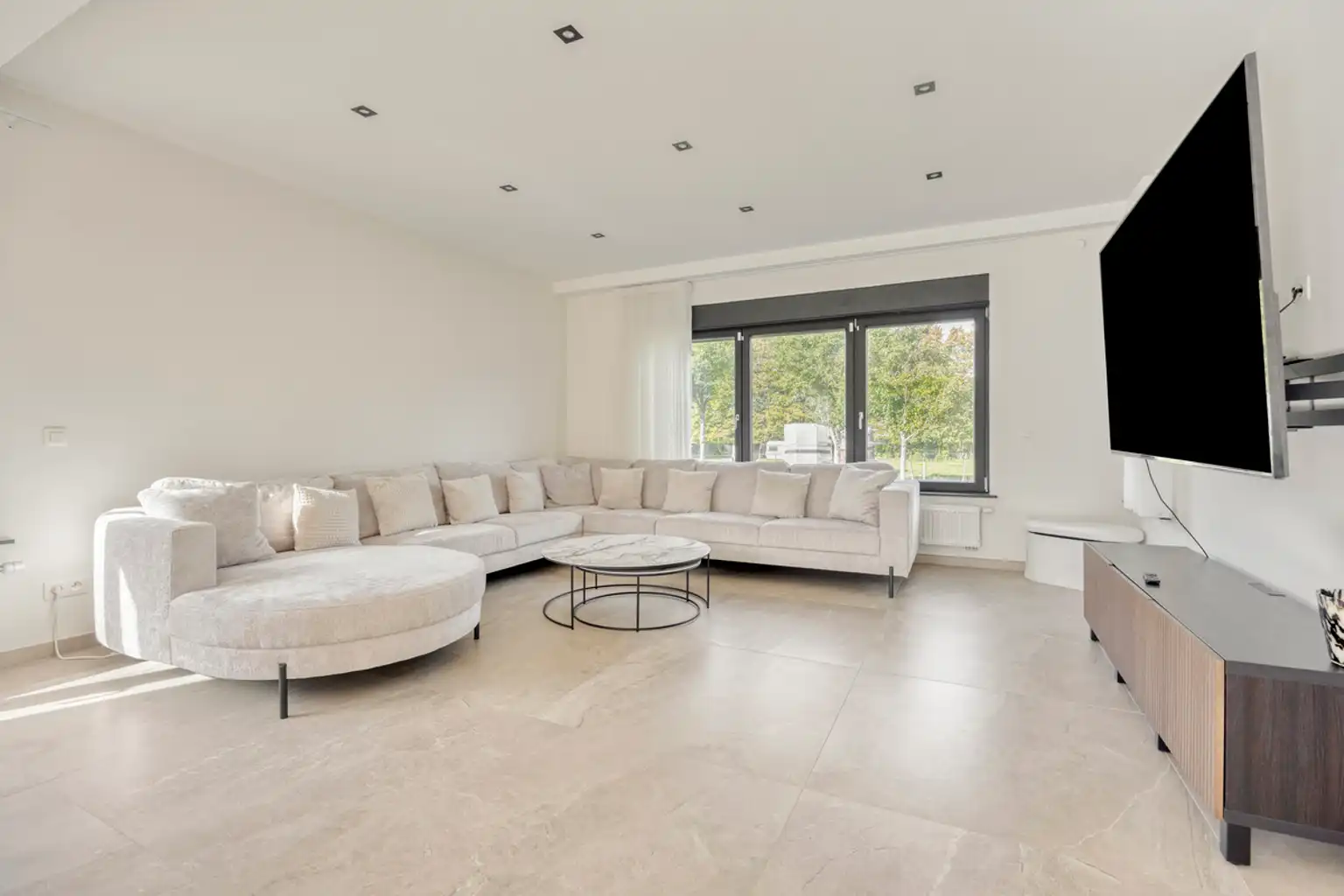 Volledig gerenoveerde bungalow op 8 are foto 3