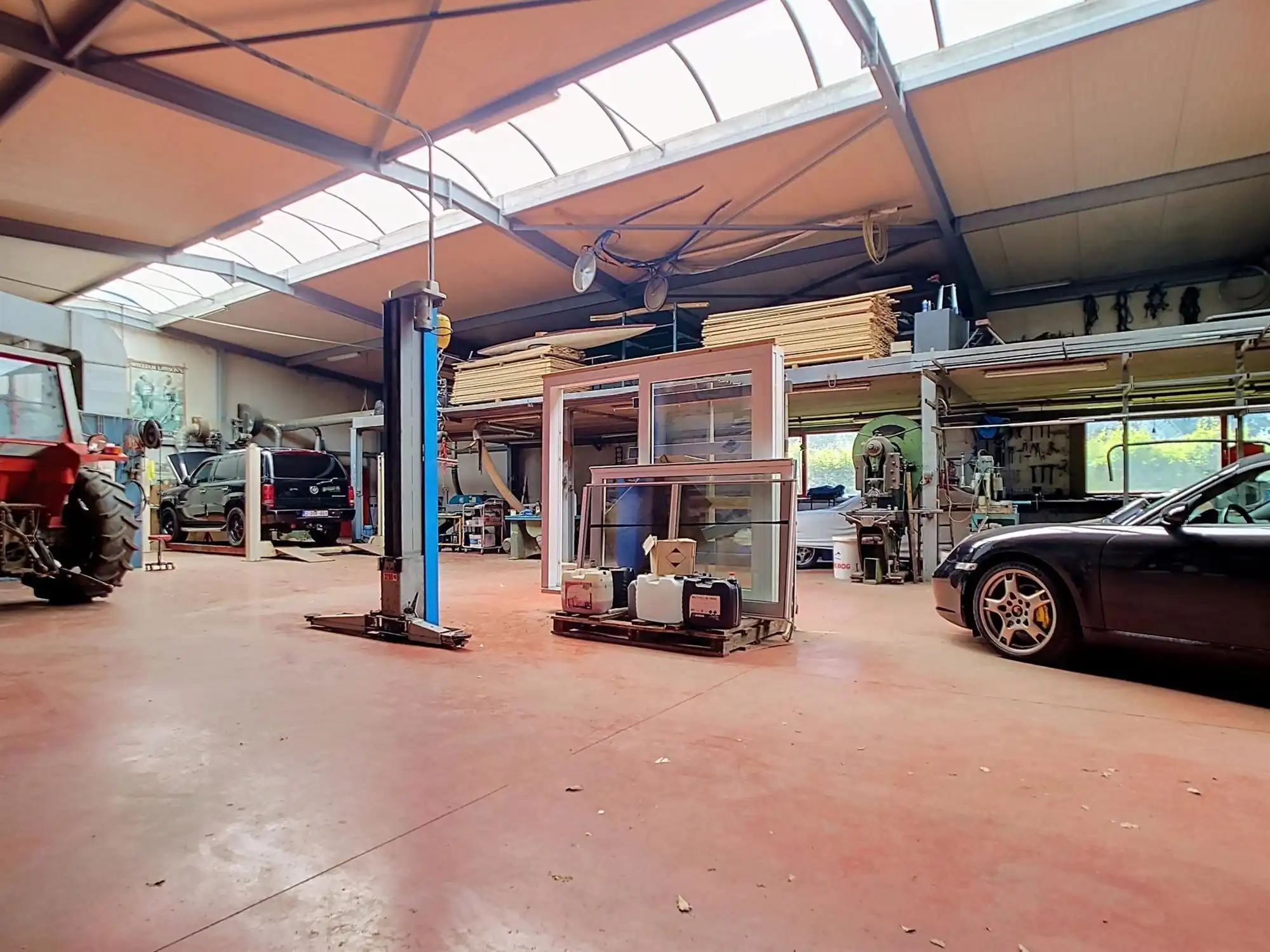 Veelzijdig bedrijfspand met toonzaal en atelier te huur in Heist-op-den-Berg foto 8