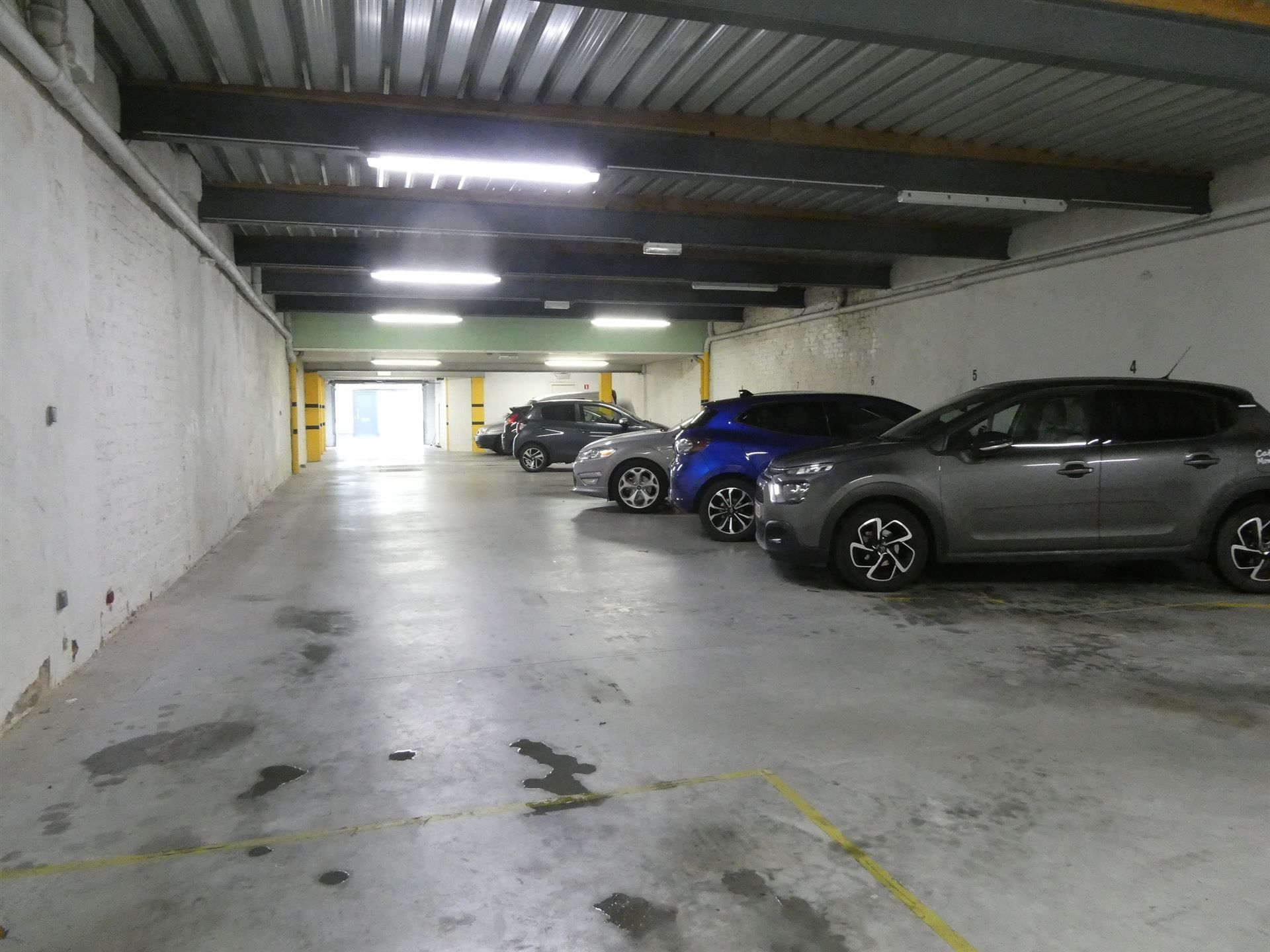 Parkeerplaats foto 6