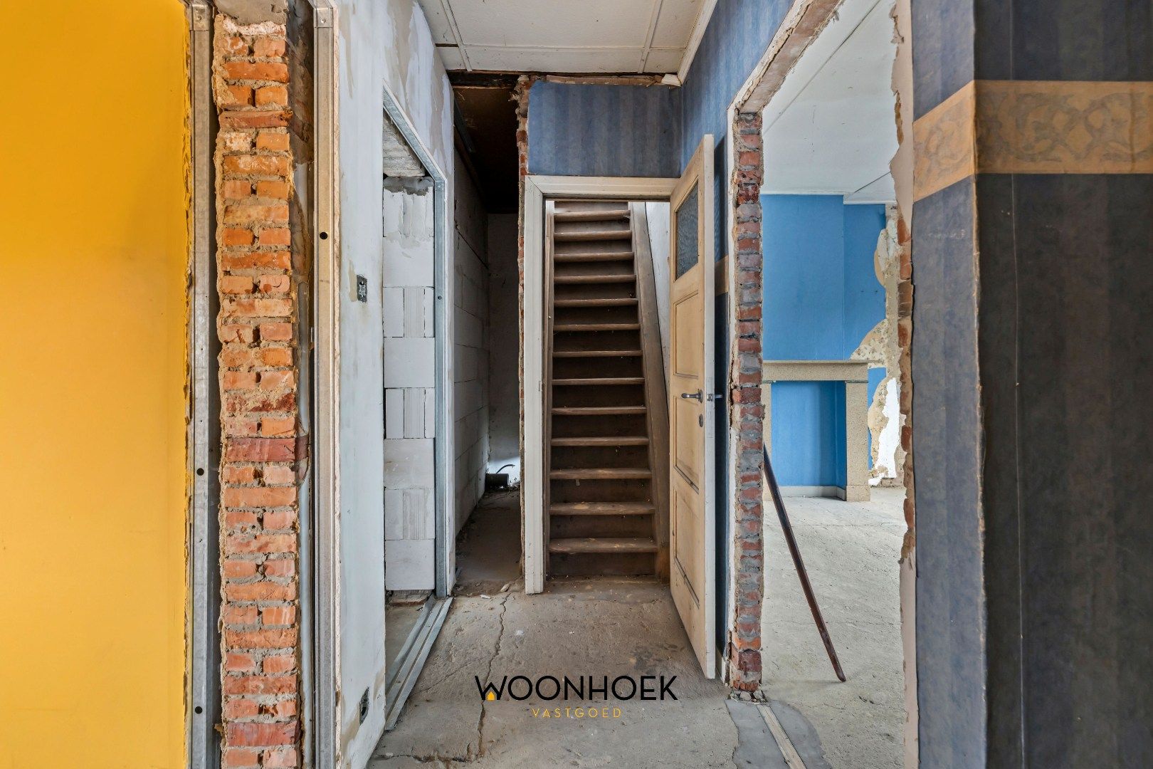 Ruime, te renoveren woning met diverse mogelijkheden foto 13