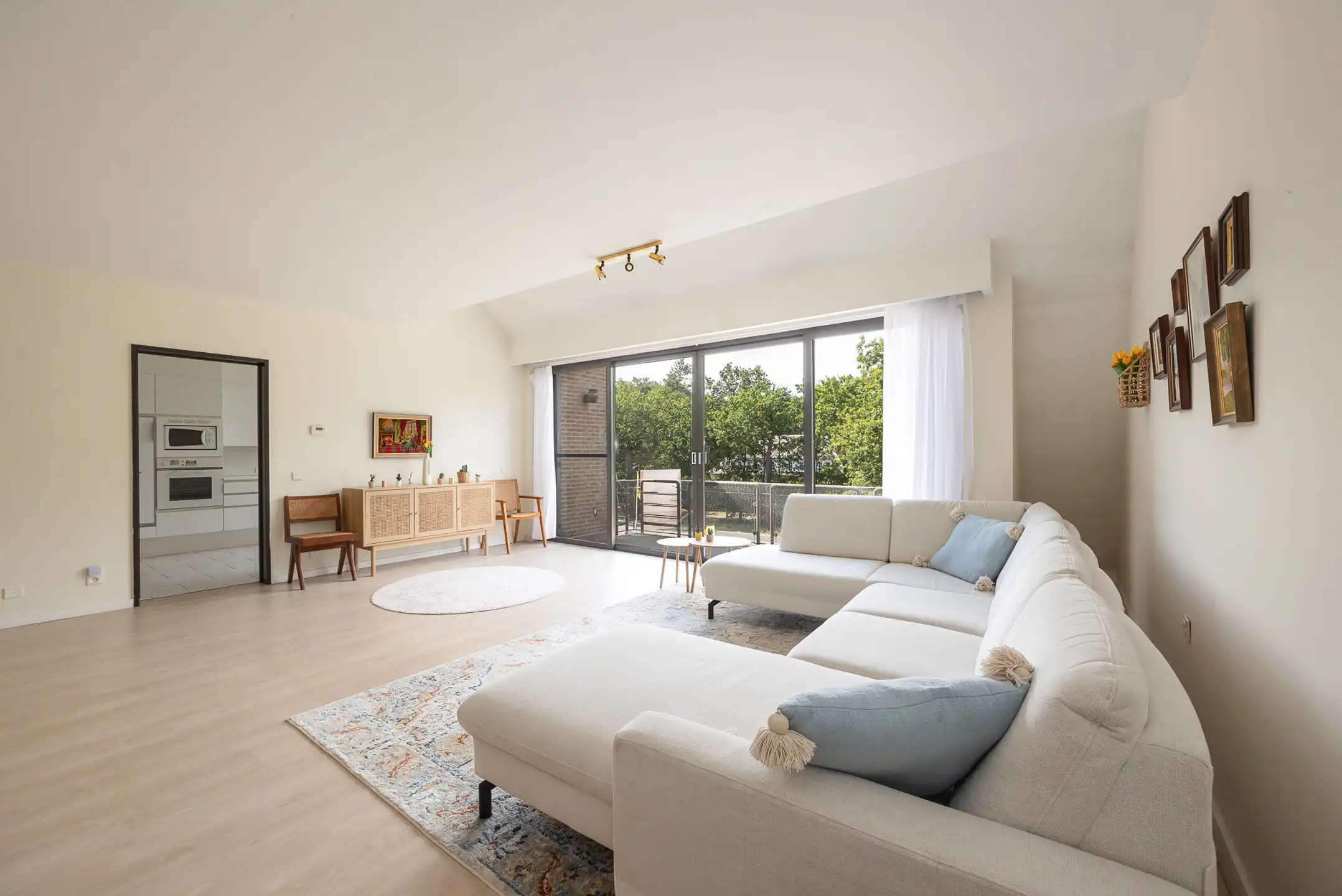 Lichtrijk en ruim appartement  120 m2 met zicht op groen foto 7