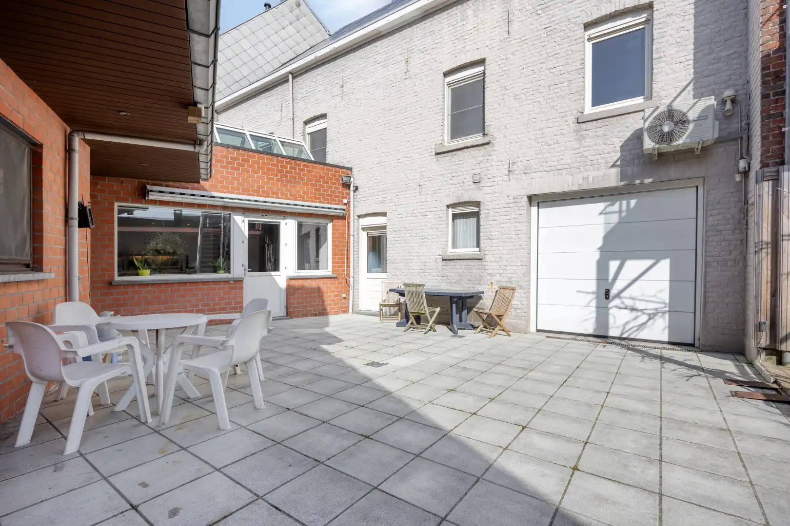 Goed gelegen handelspand met woonst! foto 18