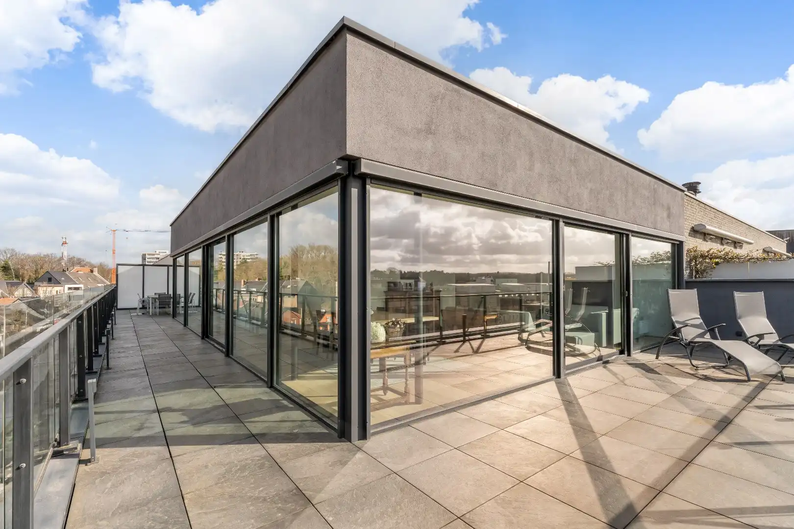 Exclusief penthouse met ruim terras, 2 slpk, dubbele autostaanplaats, centrum Genk foto 33