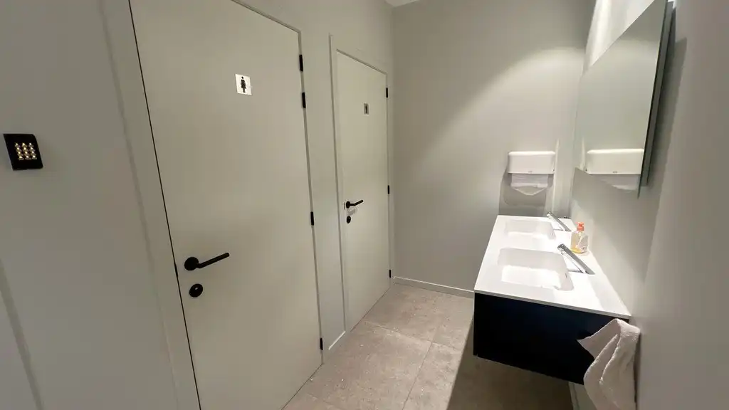 High-end bedrijfsgebouw te huur op bedrijventerrein E17/4 in Lokeren foto 17