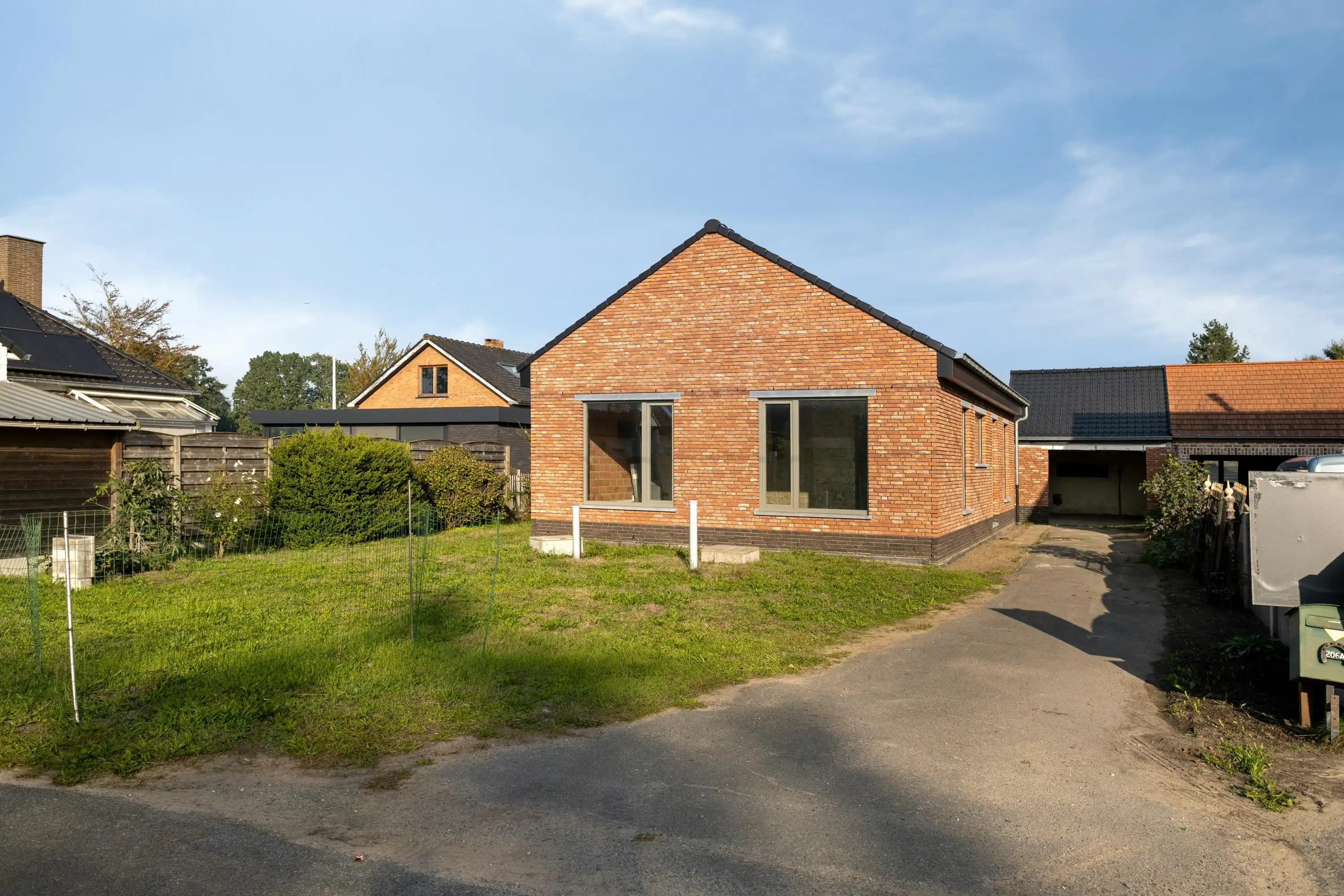 Vrijstaand, gelijkvloers huis met potentieel te Maldegem foto 6