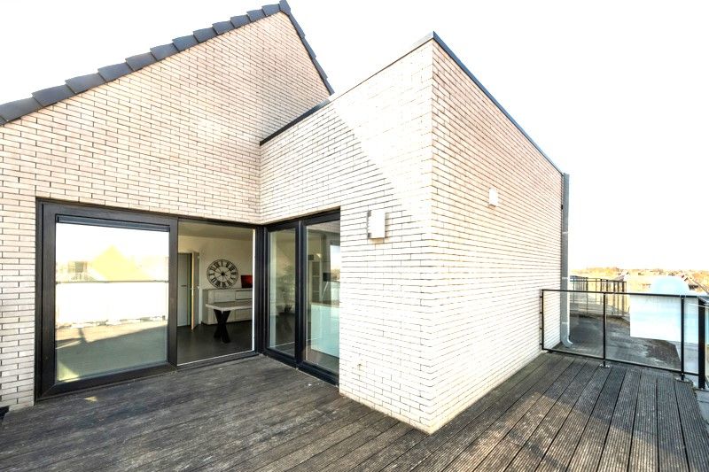 Roeselare nabij Station : Penthouse appartement met 2 slpks en zolder op de derde verdieping van een nieuw gebouwde Residentie genaamd "Residentie Arena" opp 110 m² foto 8