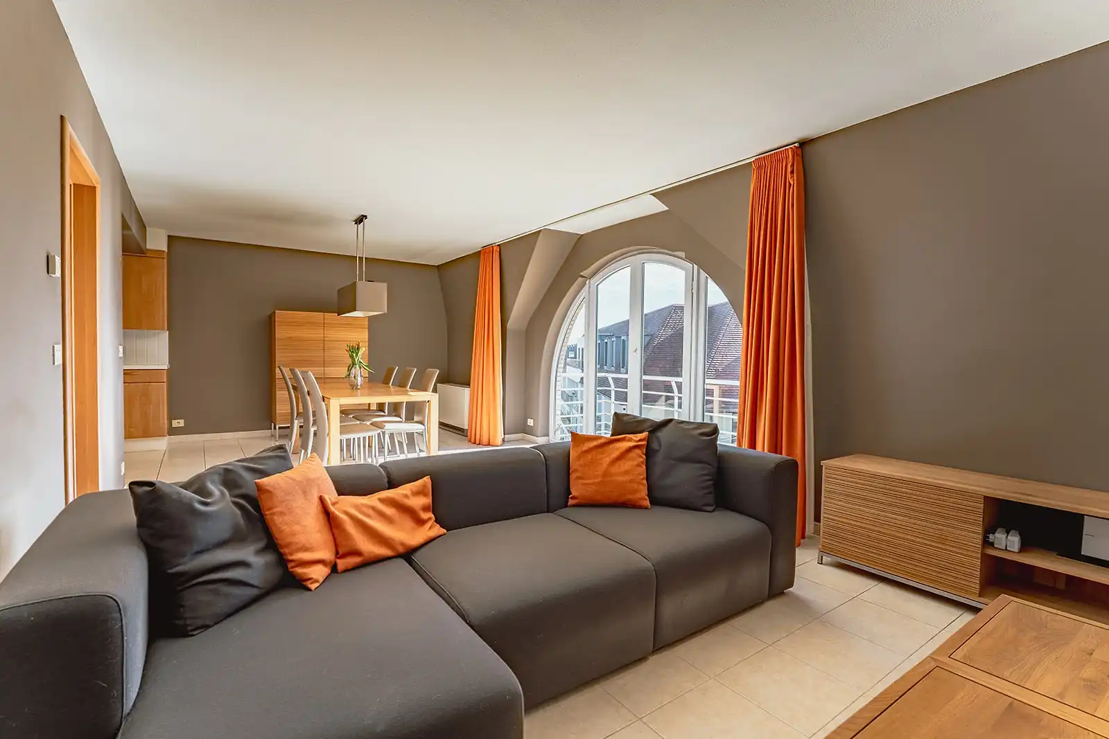 Instapklaar 2 slaapkamer appartement gelegen in De Haan op wandelafstand van het strand en het centrum. foto 5