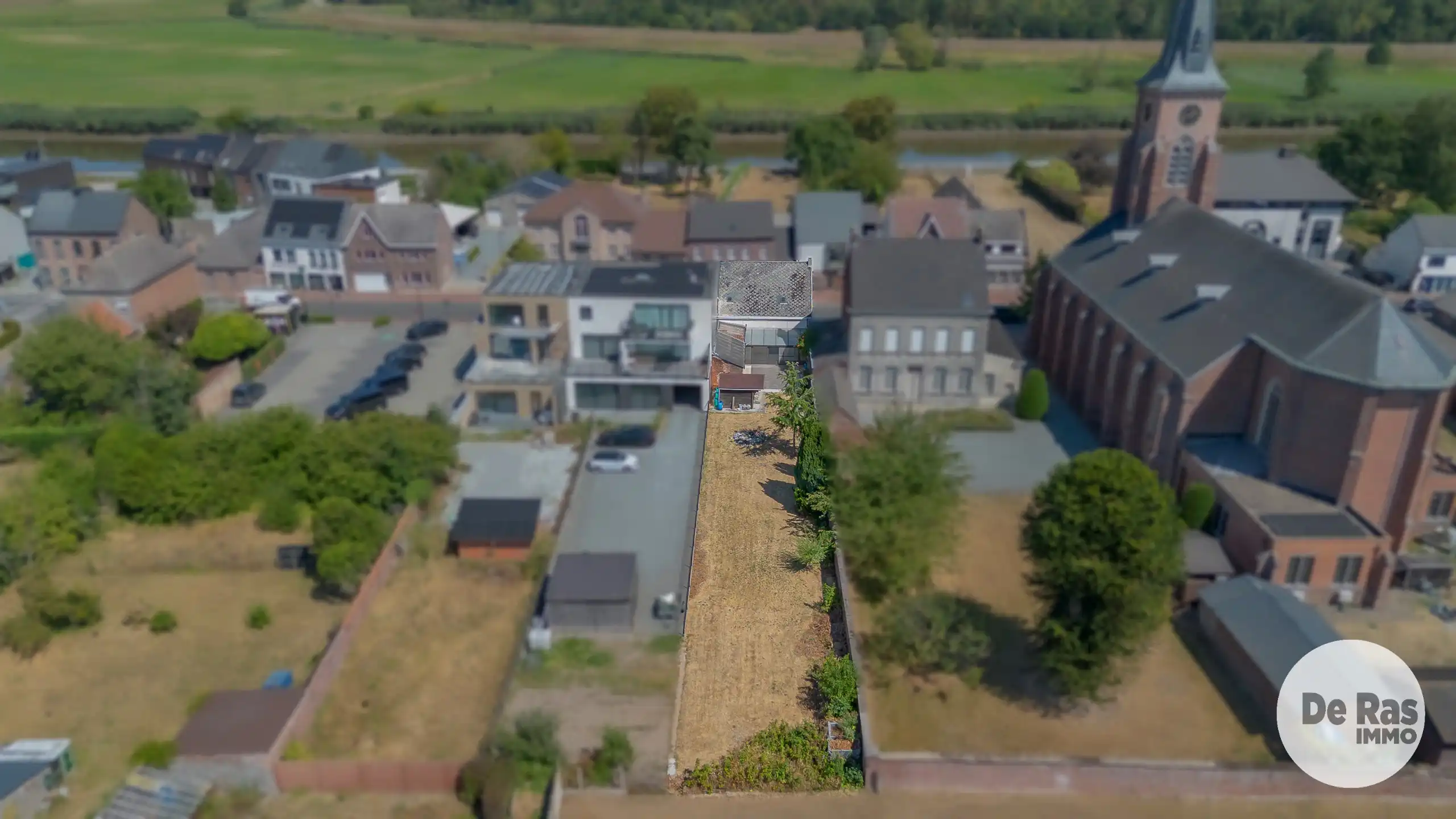 WICHELEN – Te renoveren woning met 3 kamers op leuke locatie foto 2