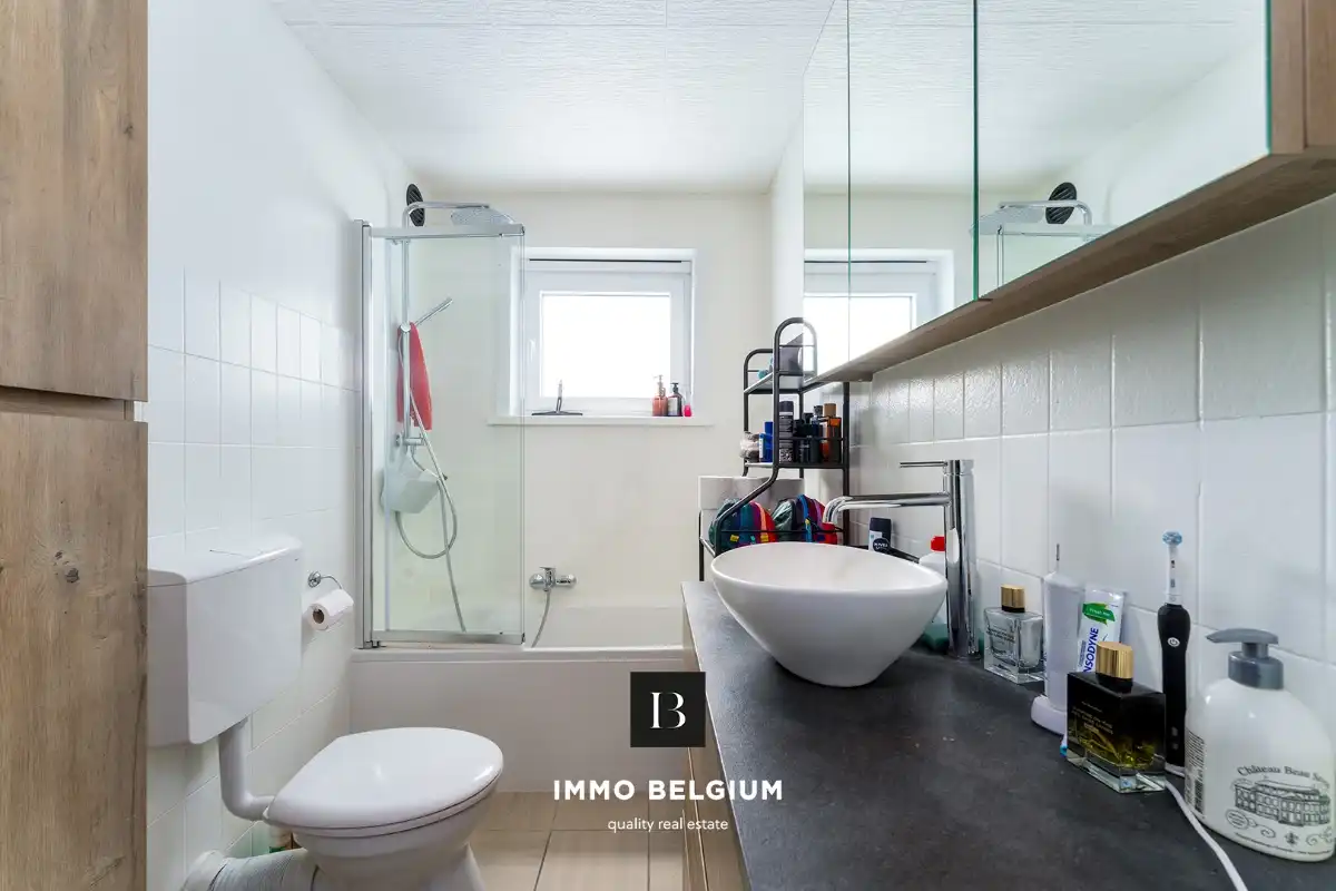 Instapklaar hoekappartement nabij het centrum met 2 slaapkamers foto 7