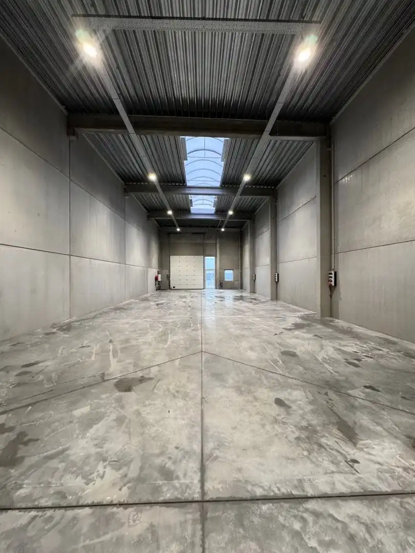 Strategisch gelegen nieuwbouw KMO-unit INCL. 4 PARKINGS. foto 3