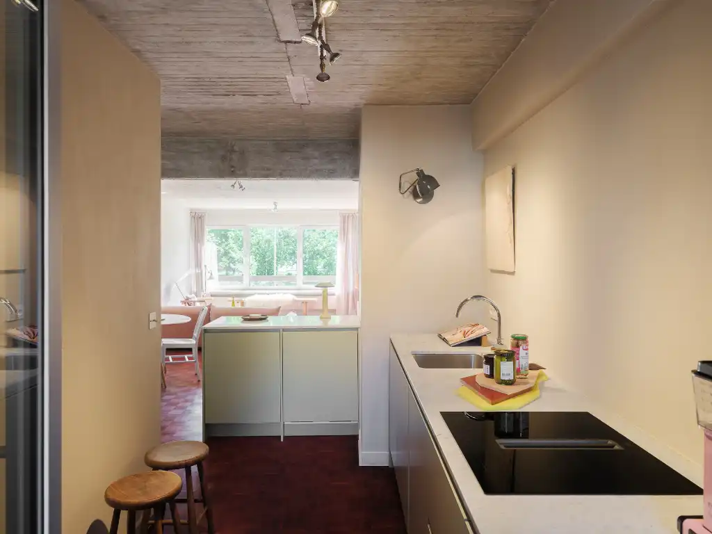 Stijlvol gerenoveerd appartement met twee slaapkamers en terrassen aan het Zuidpark foto 7