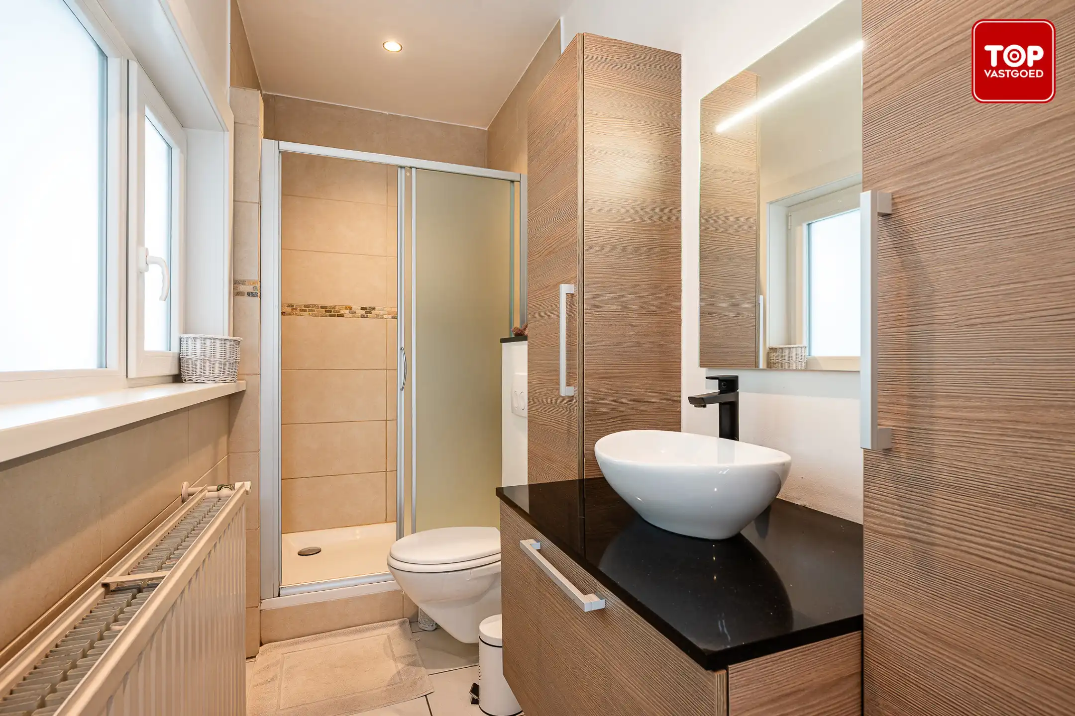 Instapklare woning met mooi aangelegde tuin.  foto 19