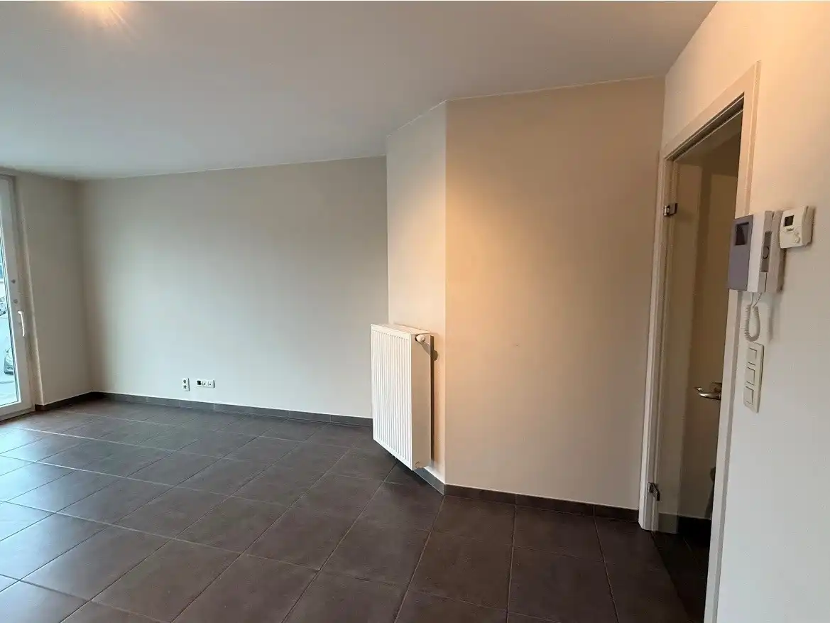 Instapklaar appartement met 2 slaapkamers en terras op wandelafstand van zeedijk. foto 3