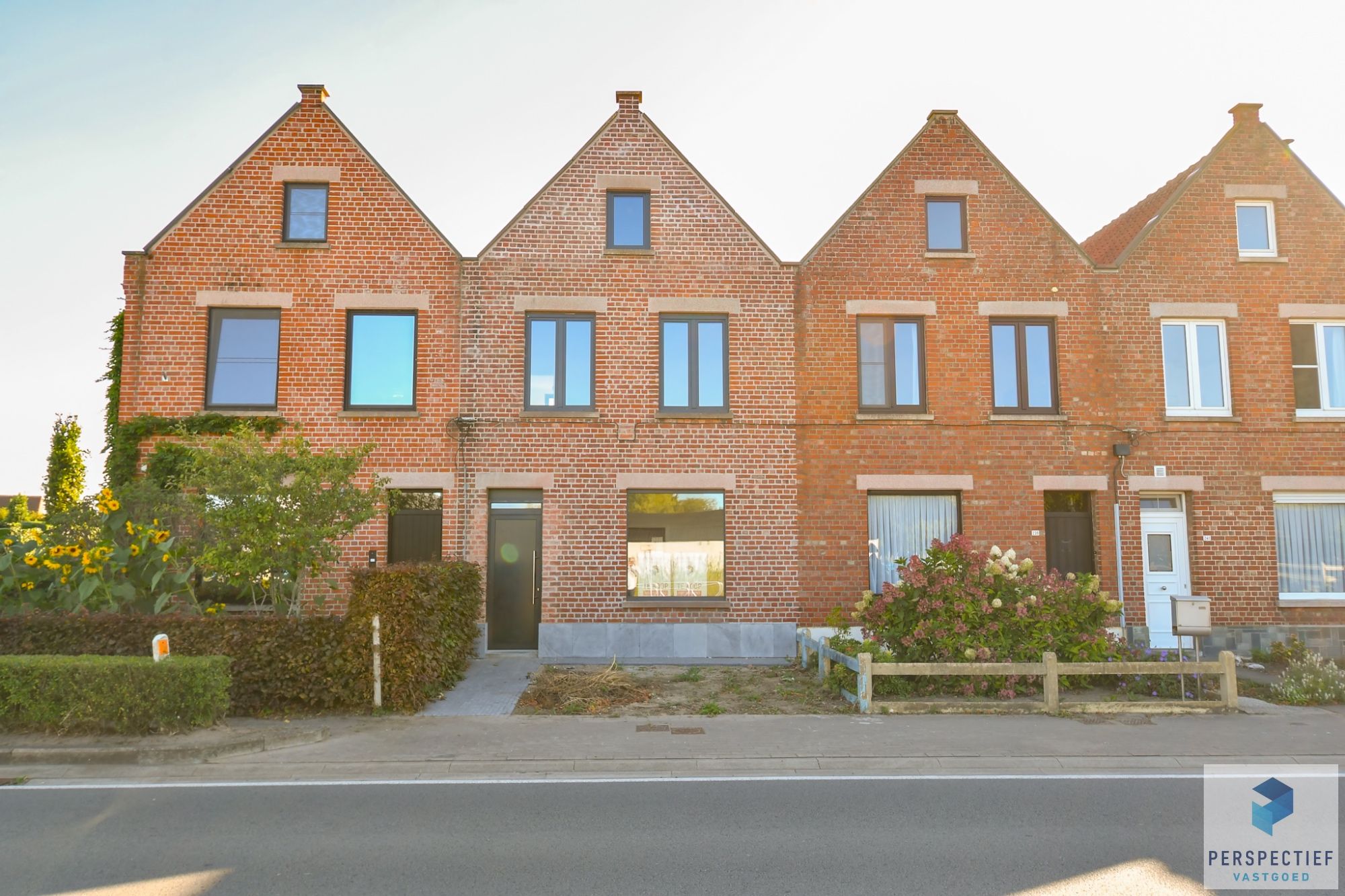 Stijlvol gerenoveerde woning met tuin op toplocatie foto {{pictureIndex}}