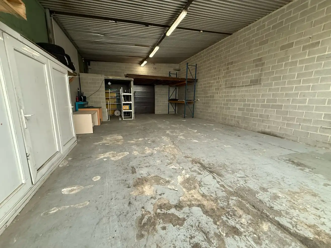 Bedrijfshal met kantoorruimte op uitstekende locatie te Lanaken! foto 9