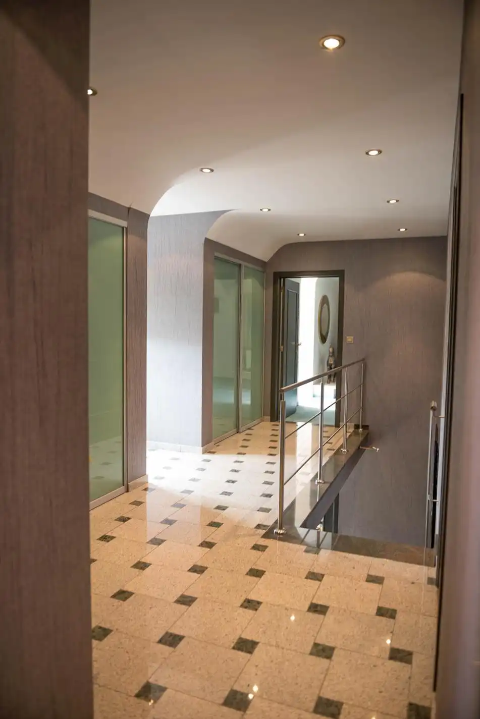 Mooie stijlvilla met kwalitatieve afwerking en zeer verzorgde tuin met oprijlaan. foto 16