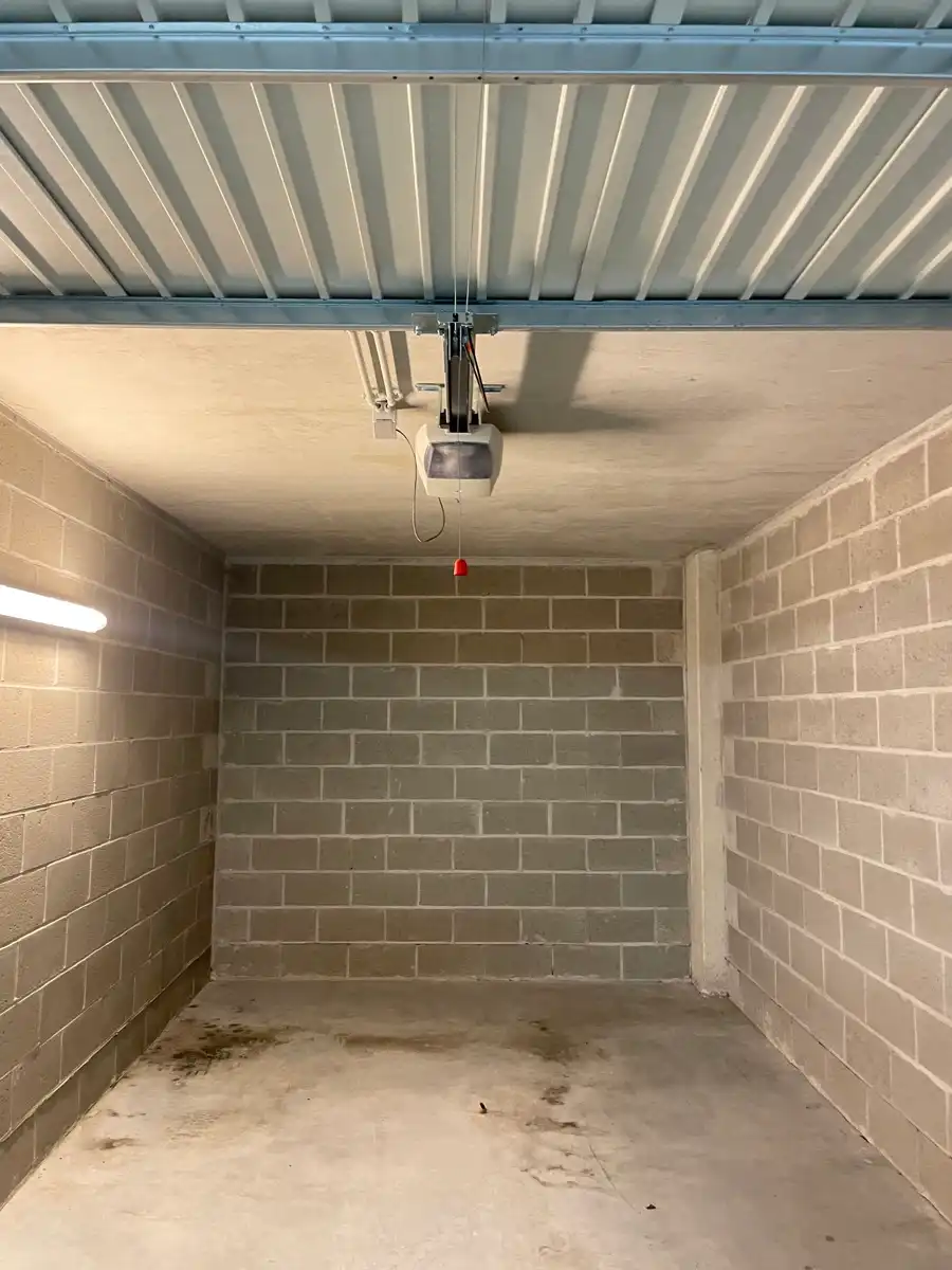 Centraal gelegen garagebox onder het Yzerpark ( -2) foto 2