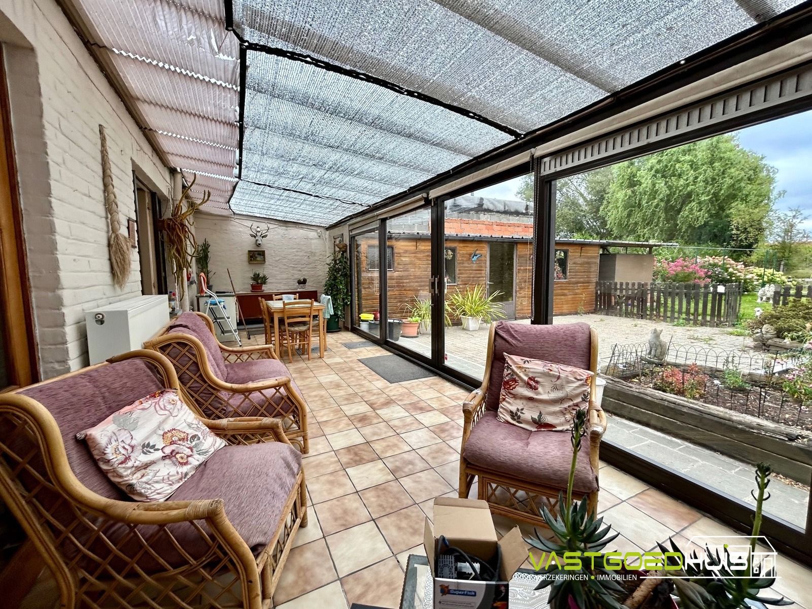 Ruime gezinswoning met garage en tuin foto 8