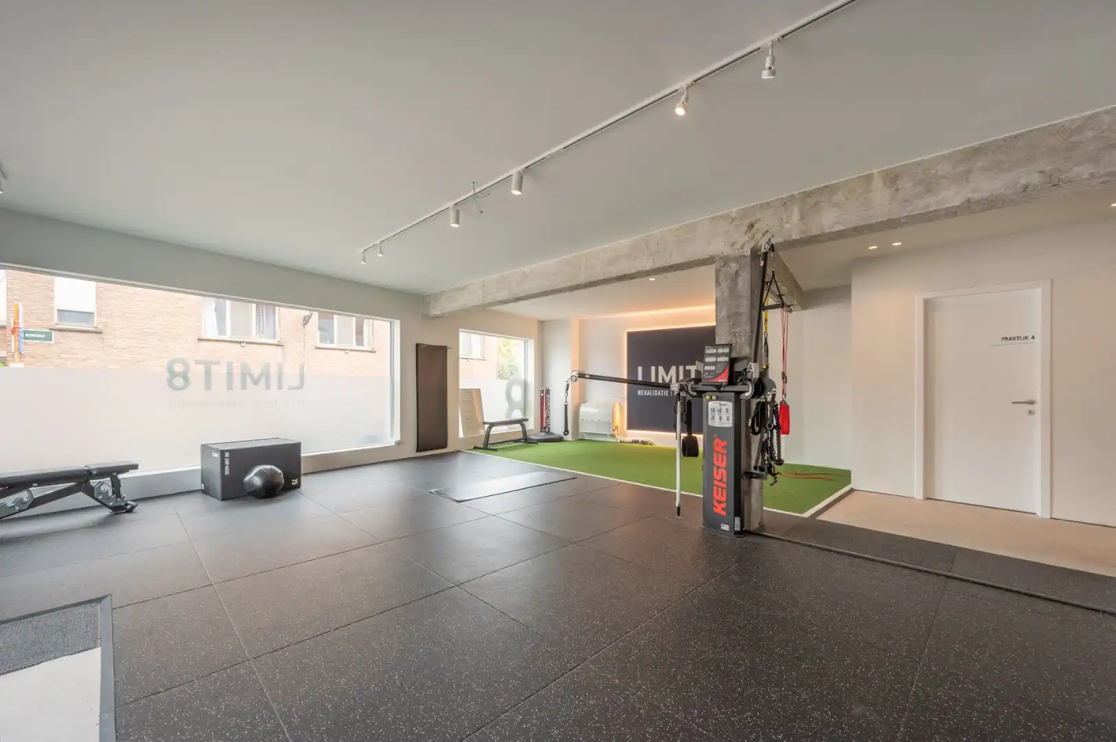 Commerciële toplocatie in Brugge – veelzijdige handelsruimte met tal van mogelijkheden! foto 8