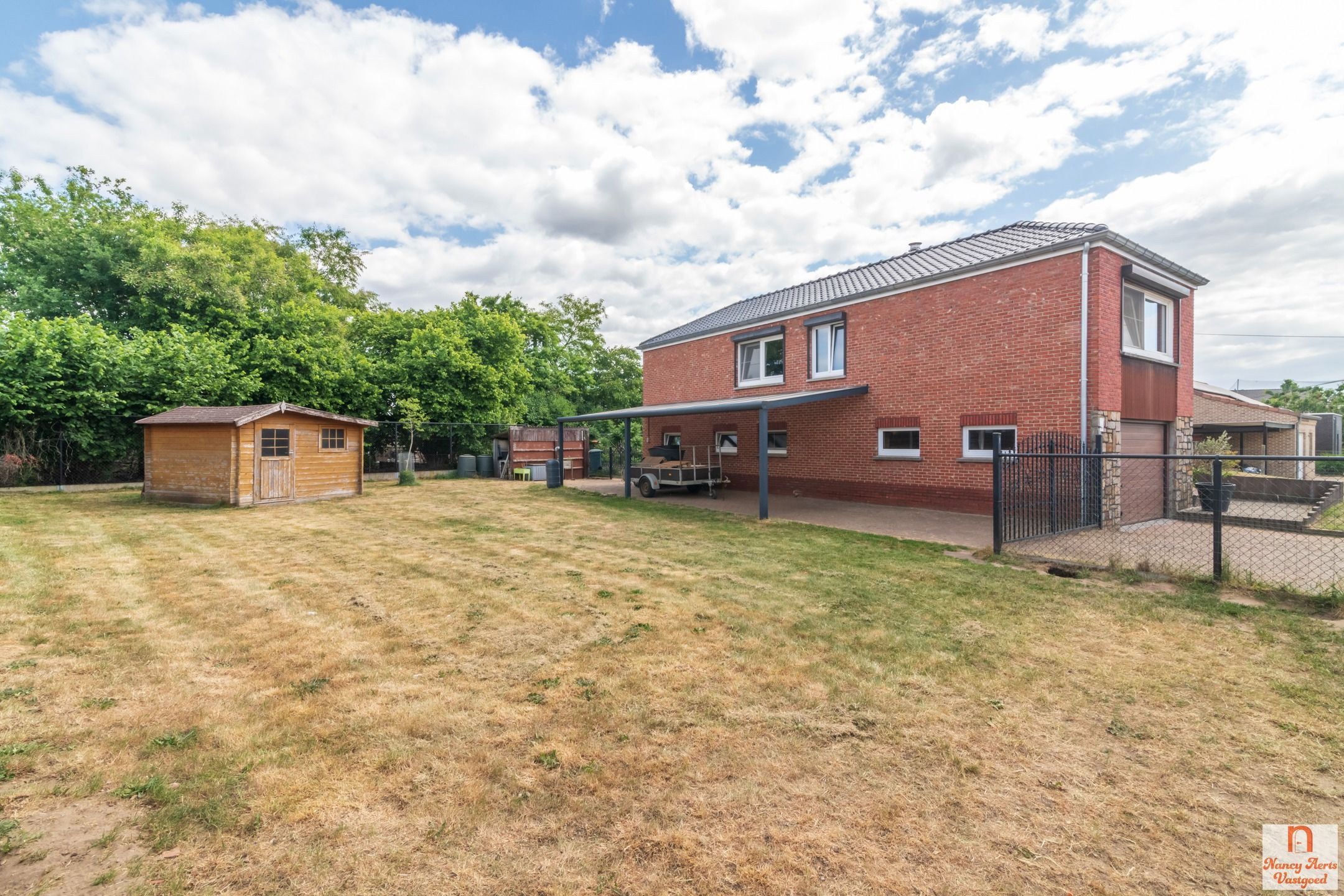 Split-level woning met veel ruimte en potentieel foto 6