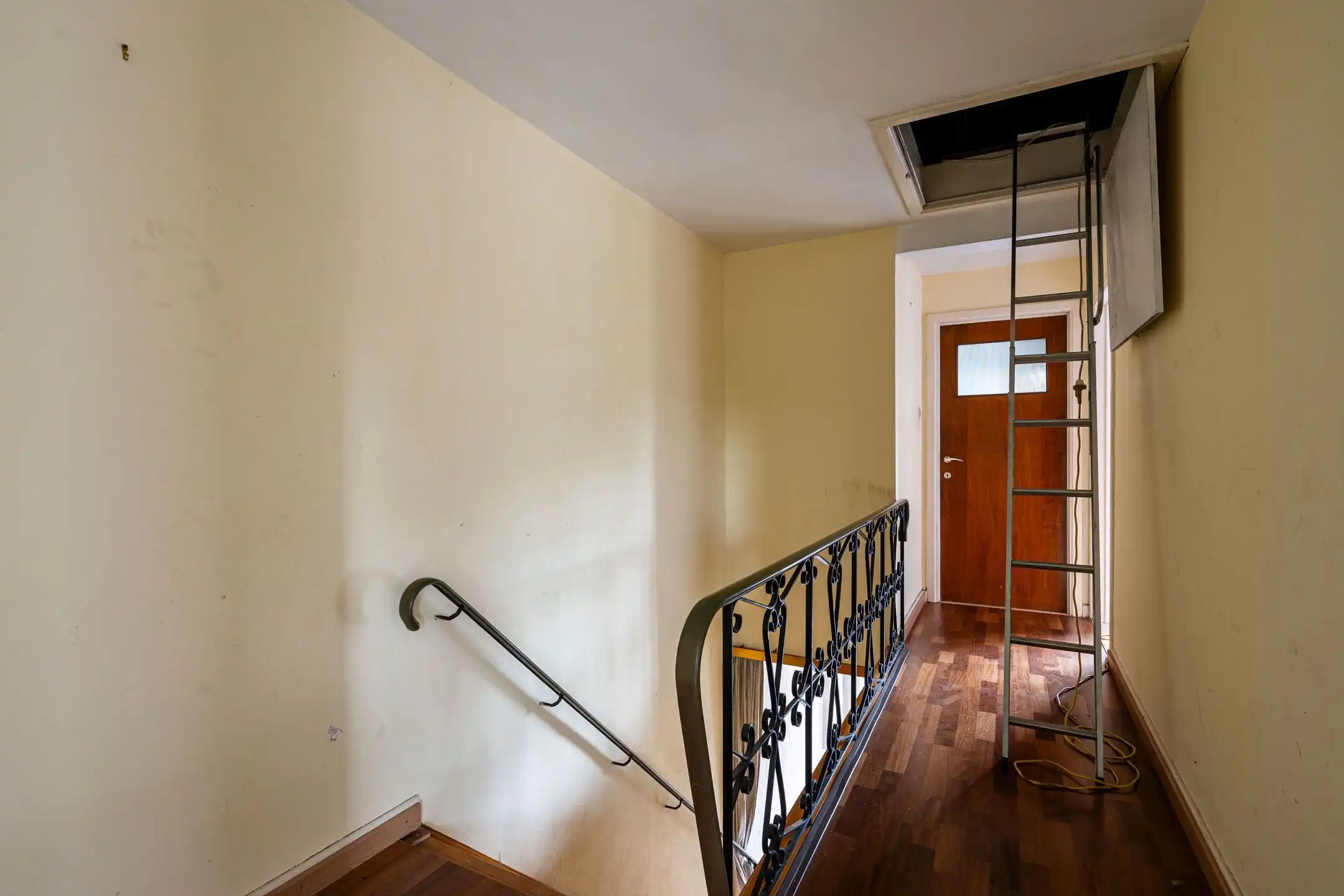 Te renoveren half open woning met veel potentieel!  foto 18