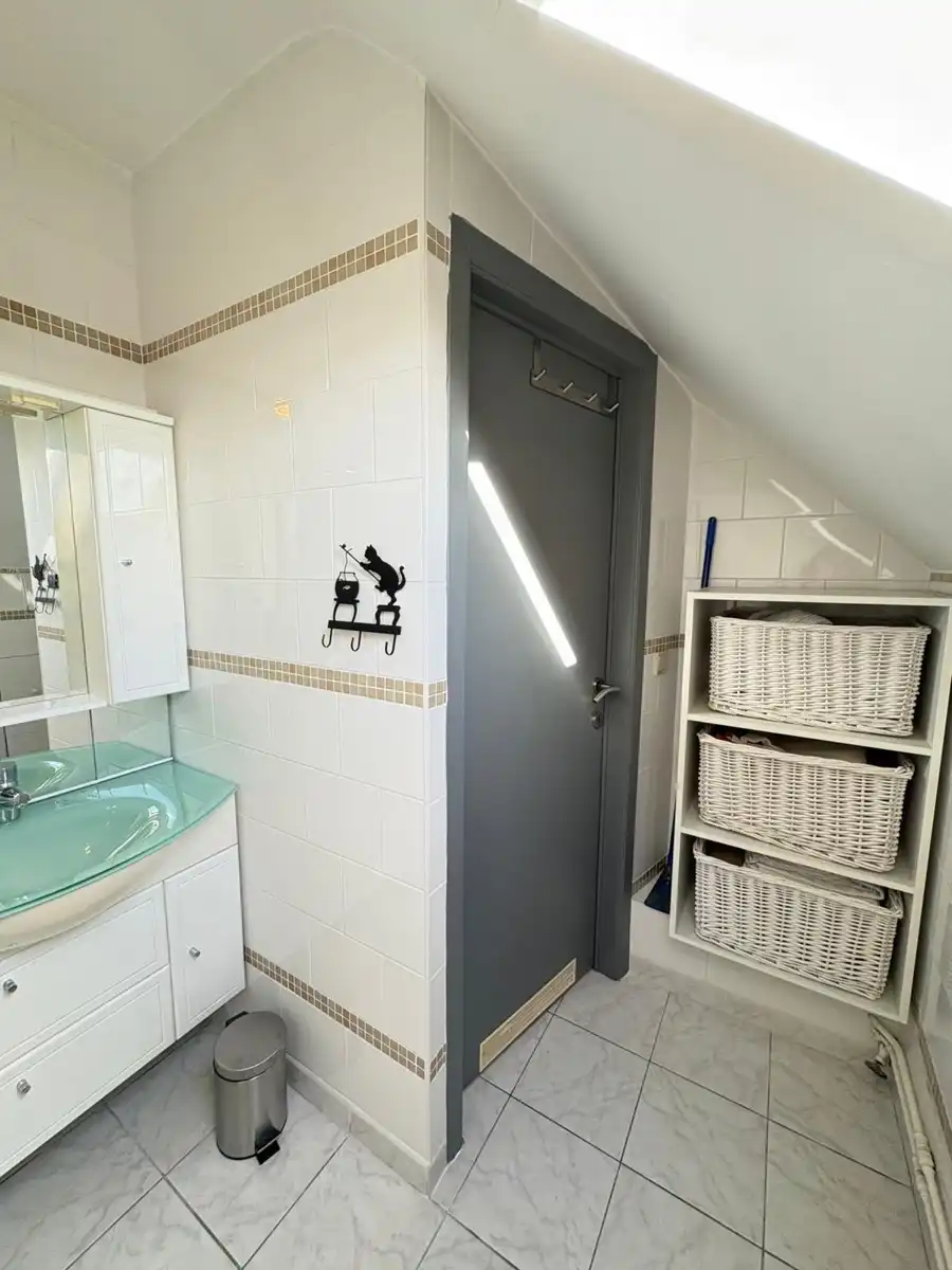 Instapklare, bemeubelde studio dichtbij zee in Oostende foto 4