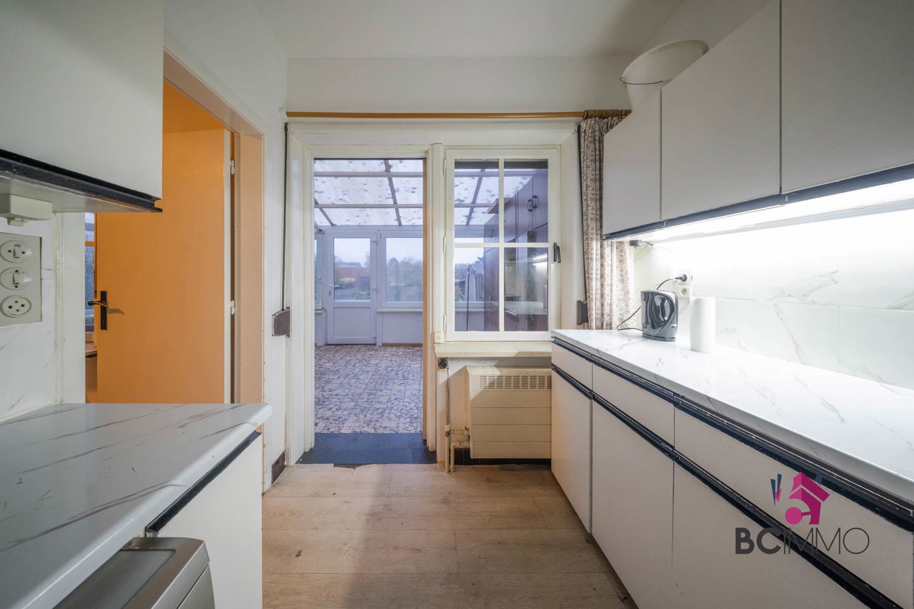 Ruime, tijdloze gezinswoning met 4 slaapkamers, grote tuin en garage en centraal gelegen in Genk foto 6