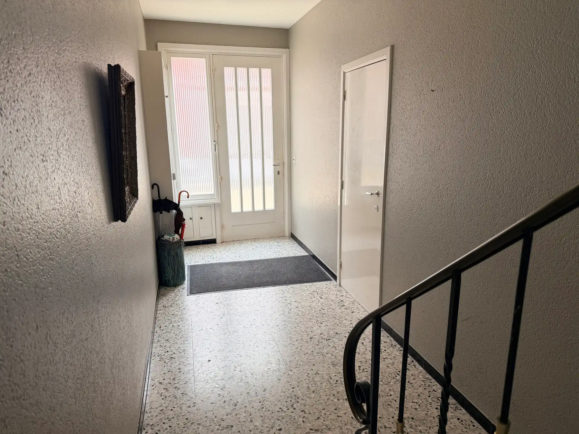 Instapklaar 2-slaapkamerappartement met grote GARAGE foto 18