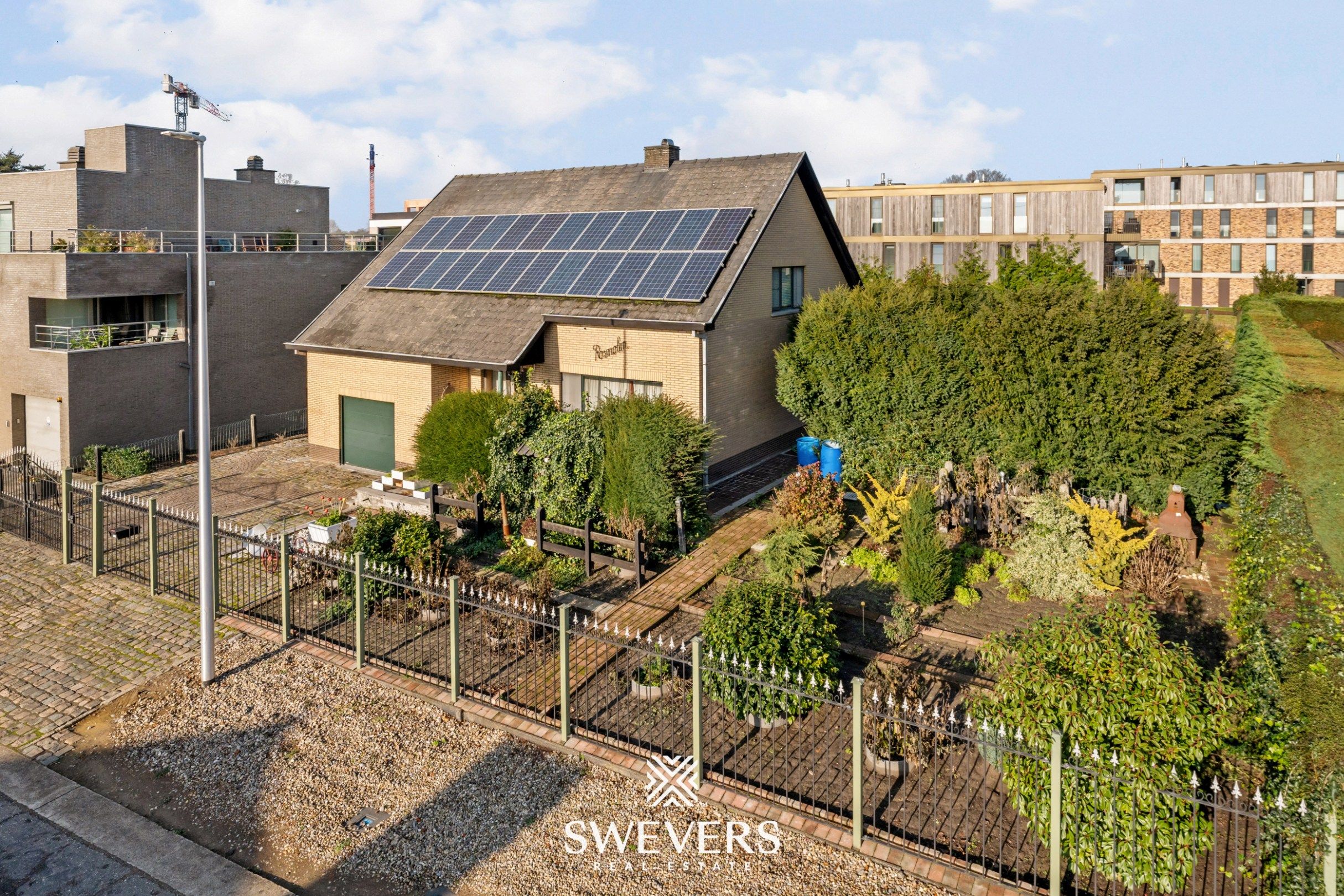 Ruime, te renoveren woning op 7a60 in centrum-Zonhoven foto 2