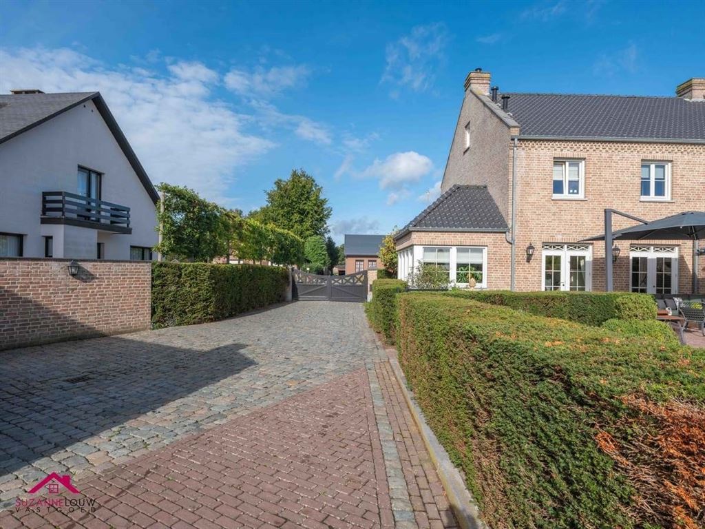 Landelijke villawoning met dubbele vrijstaande garage foto 8
