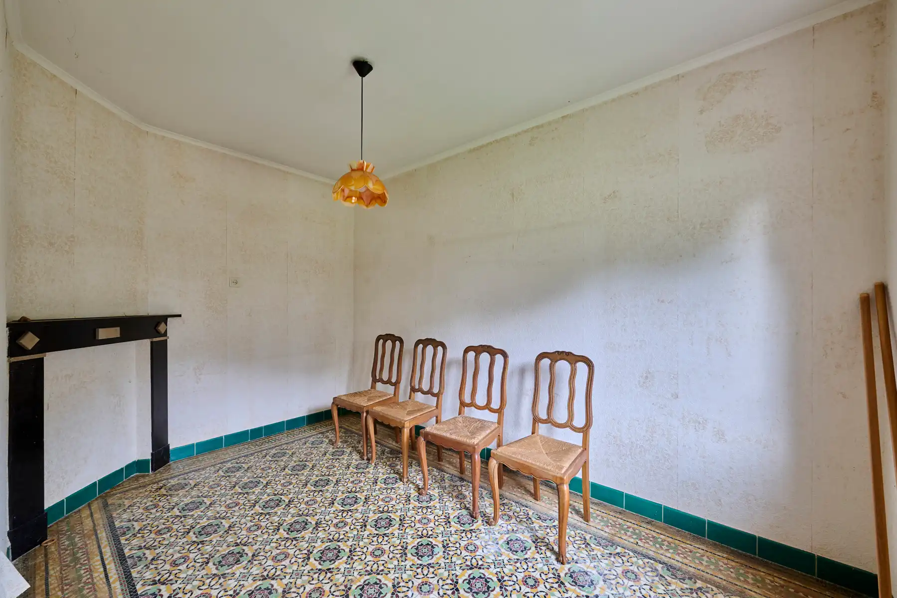 Woning met potentieel op een ruim perceel van 23a foto 10