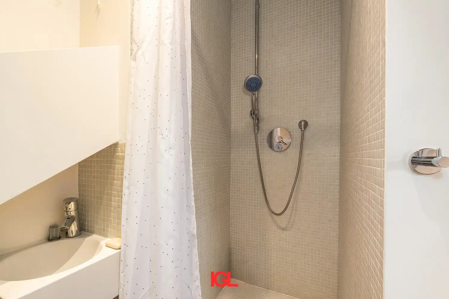 Luxueuze villa in residentiële wijk te huur foto 15