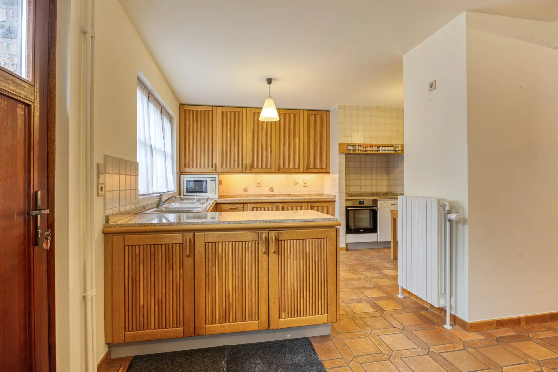 Cosy gezinswoning met 4 slaapkamers, garage en tuin - NATO op 10 min. foto 13