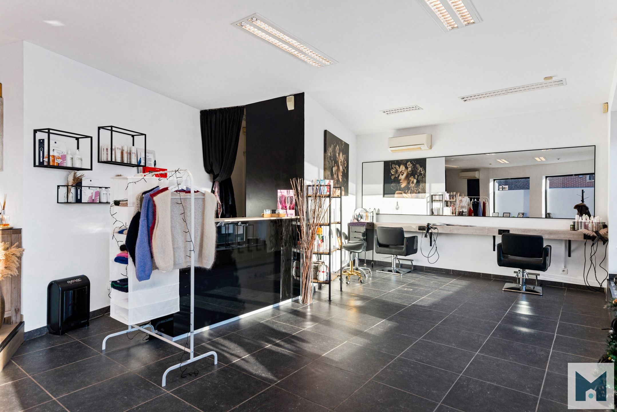 Lichtrijk handelspand in centrum Opwijk! foto 4