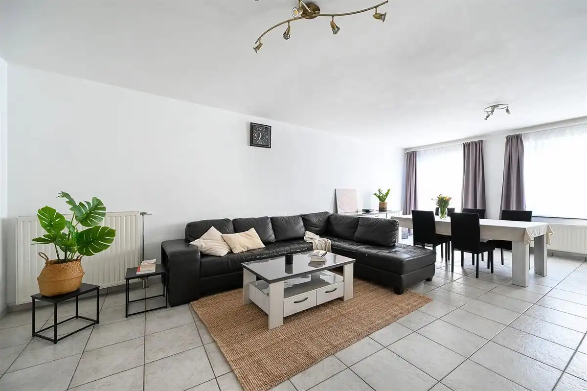 Zeer ruim appartement (120 m²) met 2 SLPK, terras en EPC-label A foto {{pictureIndex}}
