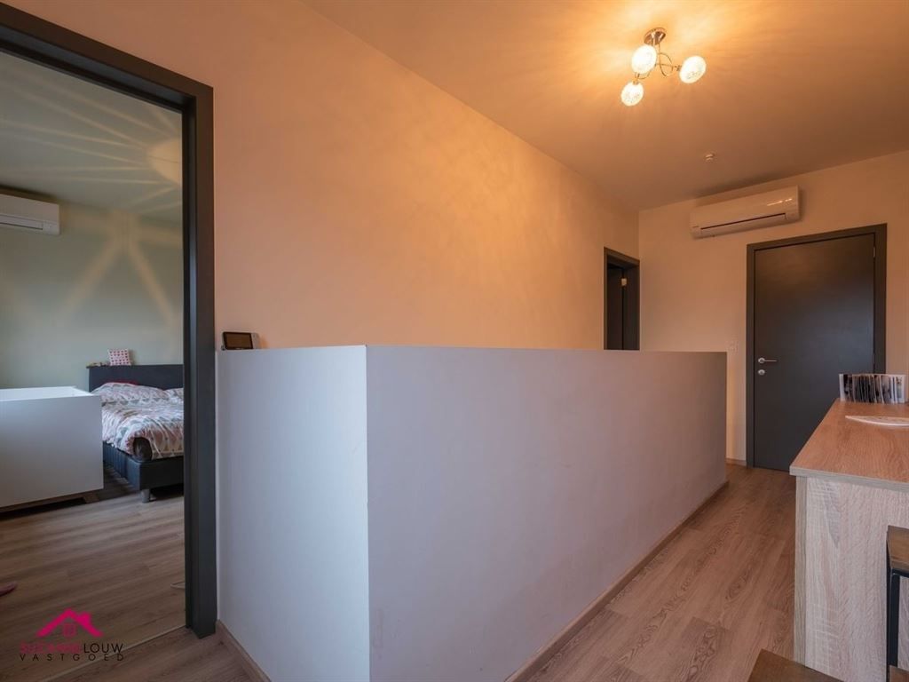 Half-vrijstaande, moderne nieuwbouwwoning foto 21