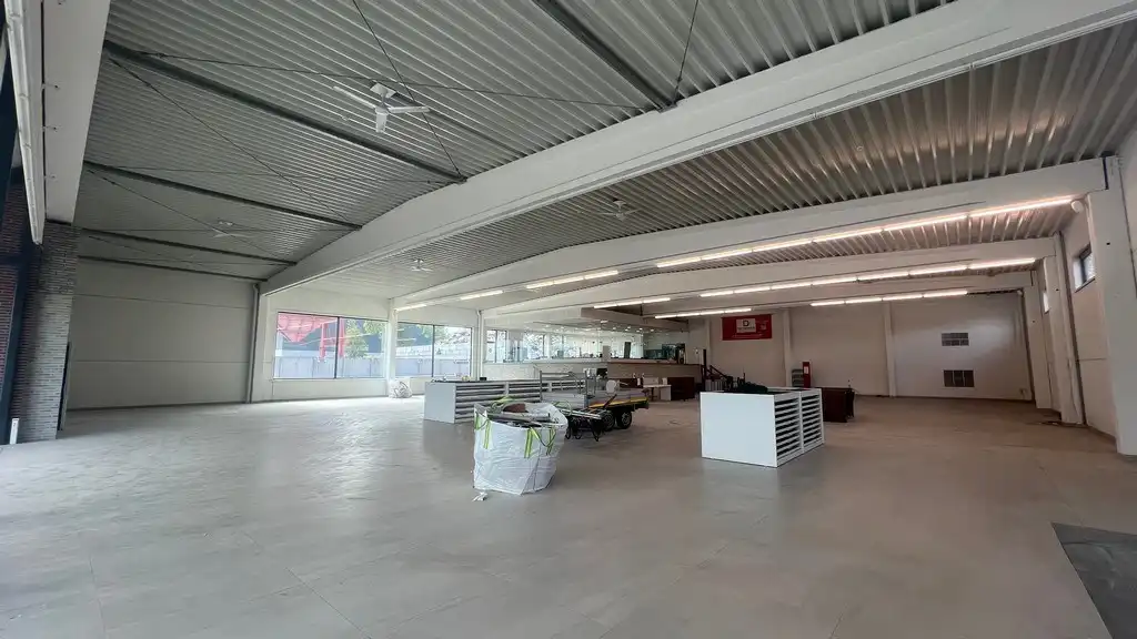 Showroom met kantoor en stockageruimte te huur in de haven van Gent foto 5