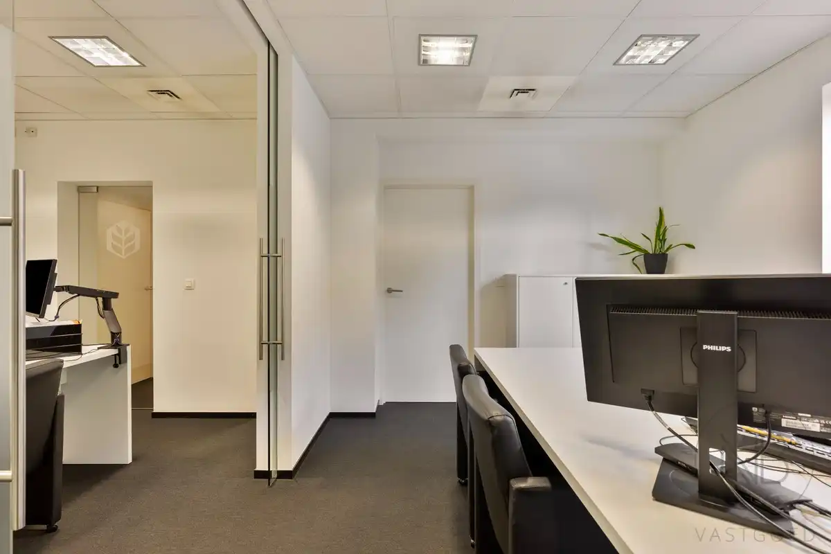 Instapklare en goed gelegen kantoorruimte foto 12