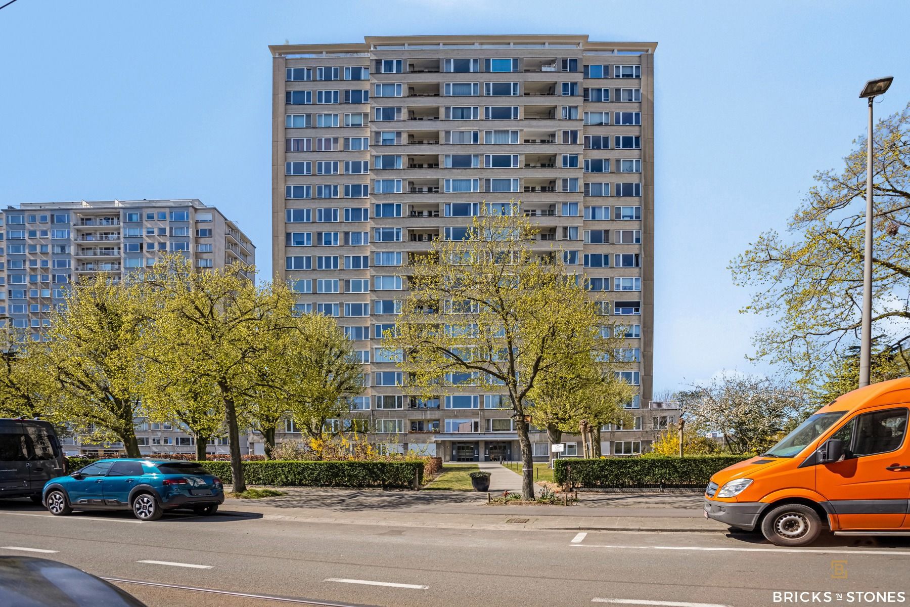Ruim 3-slaapkamer appartement met terras en panoramisch zicht foto 15